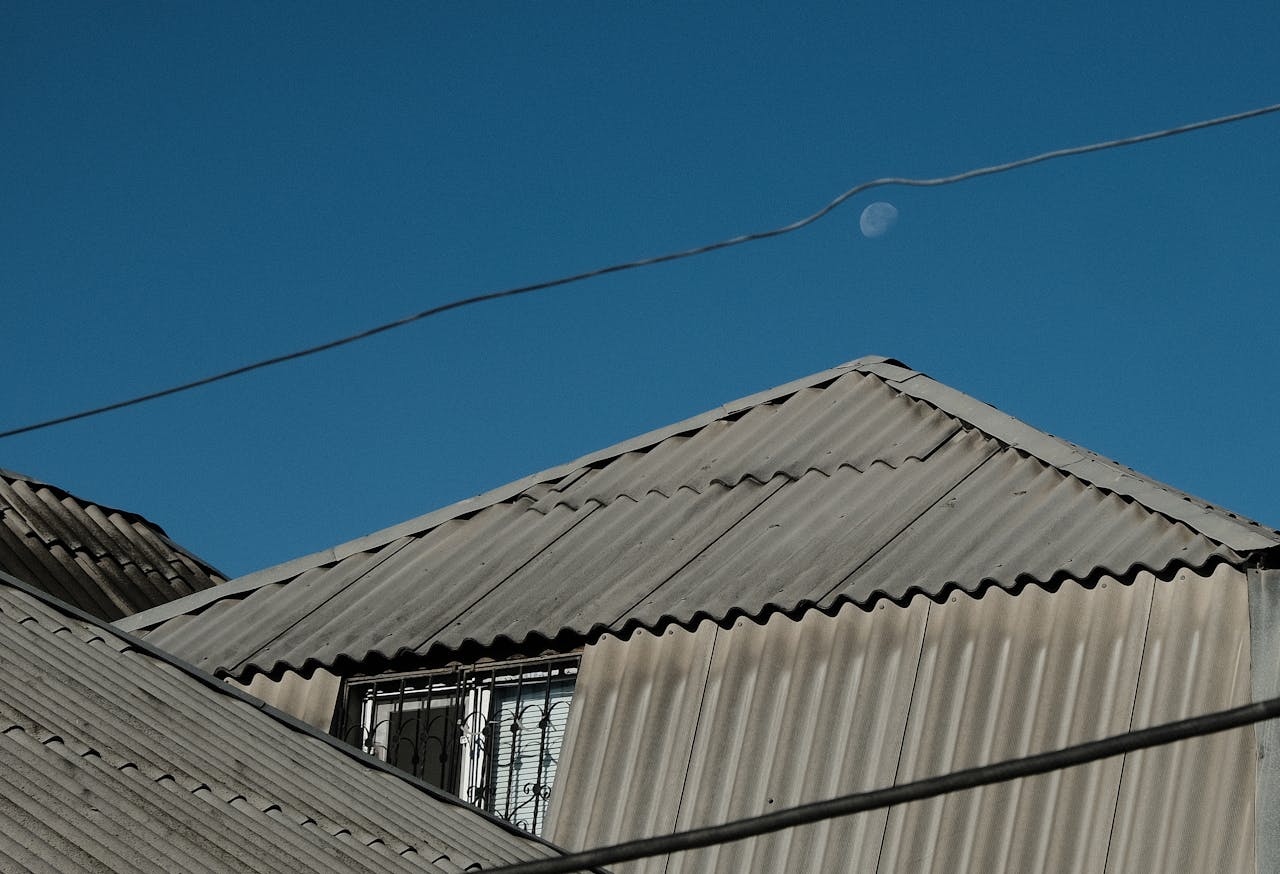 gallery-05 Rustic roof under a clear sky with a visible moon in Baku, Azerbaijan.